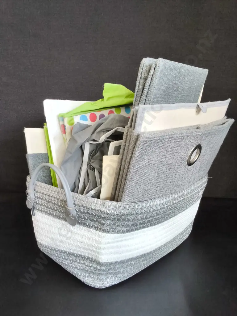 BASKET OF FOLDABLE BOXES Image 1++
