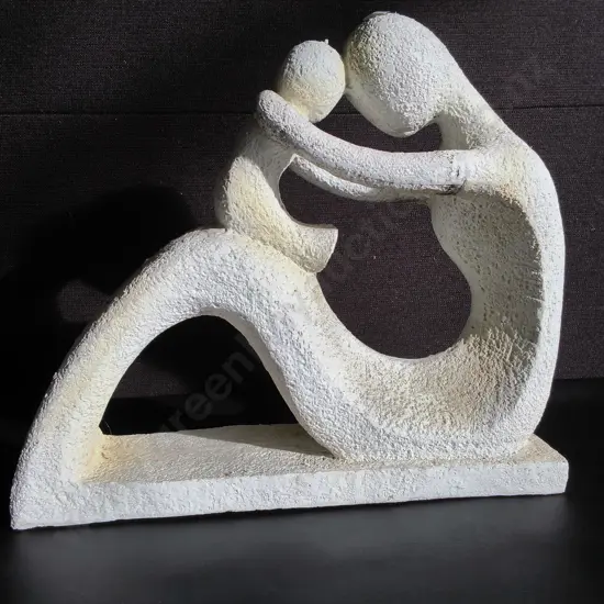 MOTHER AND CHILD SCULPTURE, H 37 CM X W 41 CM