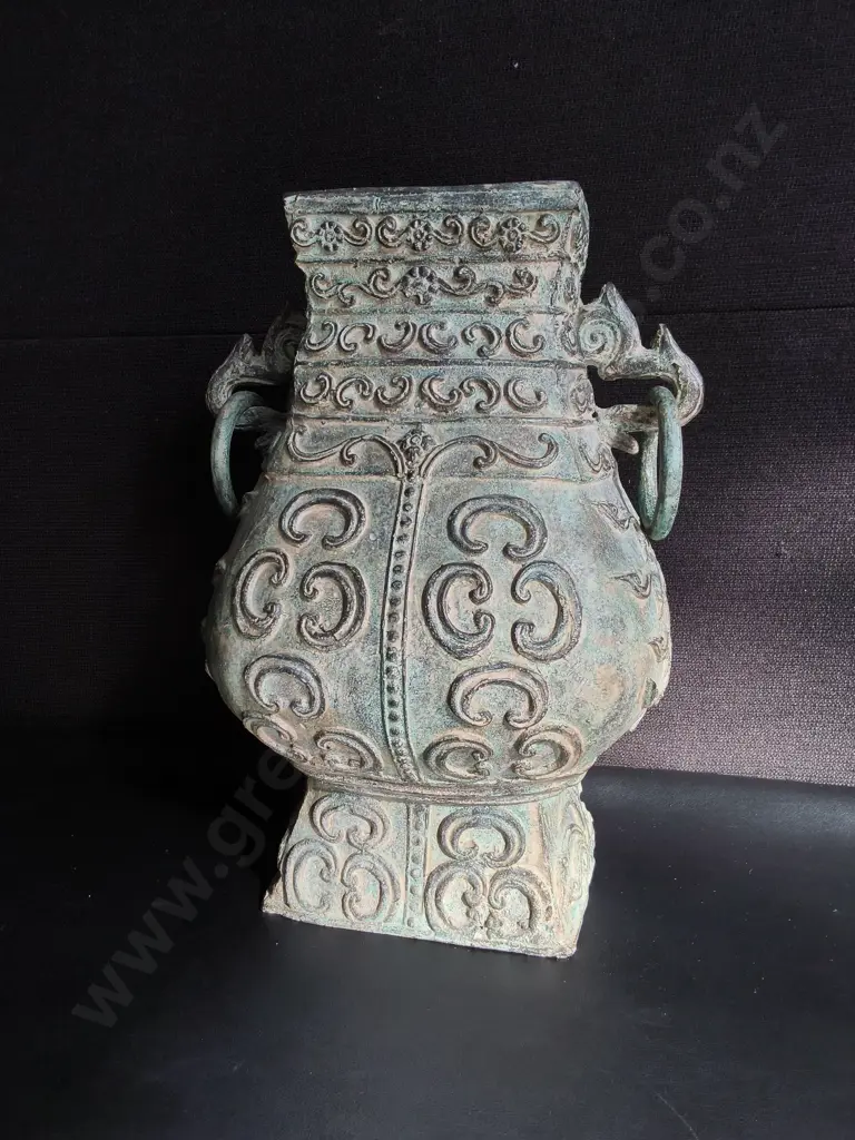 VINTAGE CHINESE ARCHAISTIC FANGHU RITUAL WINE VESSEL, H 35 CM Image 1++