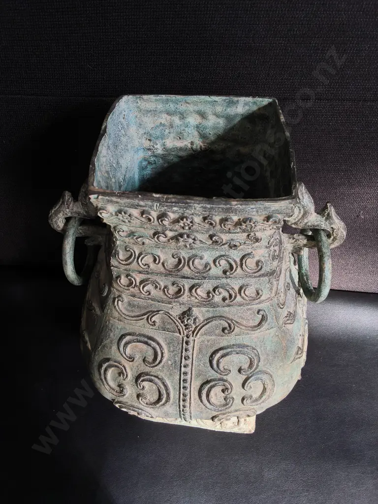 VINTAGE CHINESE ARCHAISTIC FANGHU RITUAL WINE VESSEL, H 35 CM Image 1++
