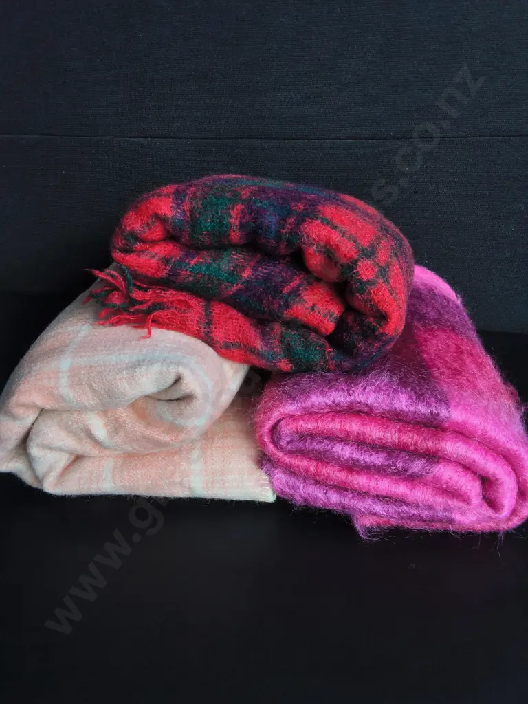 3 CHECK THROW BLANKETS Image 1++
