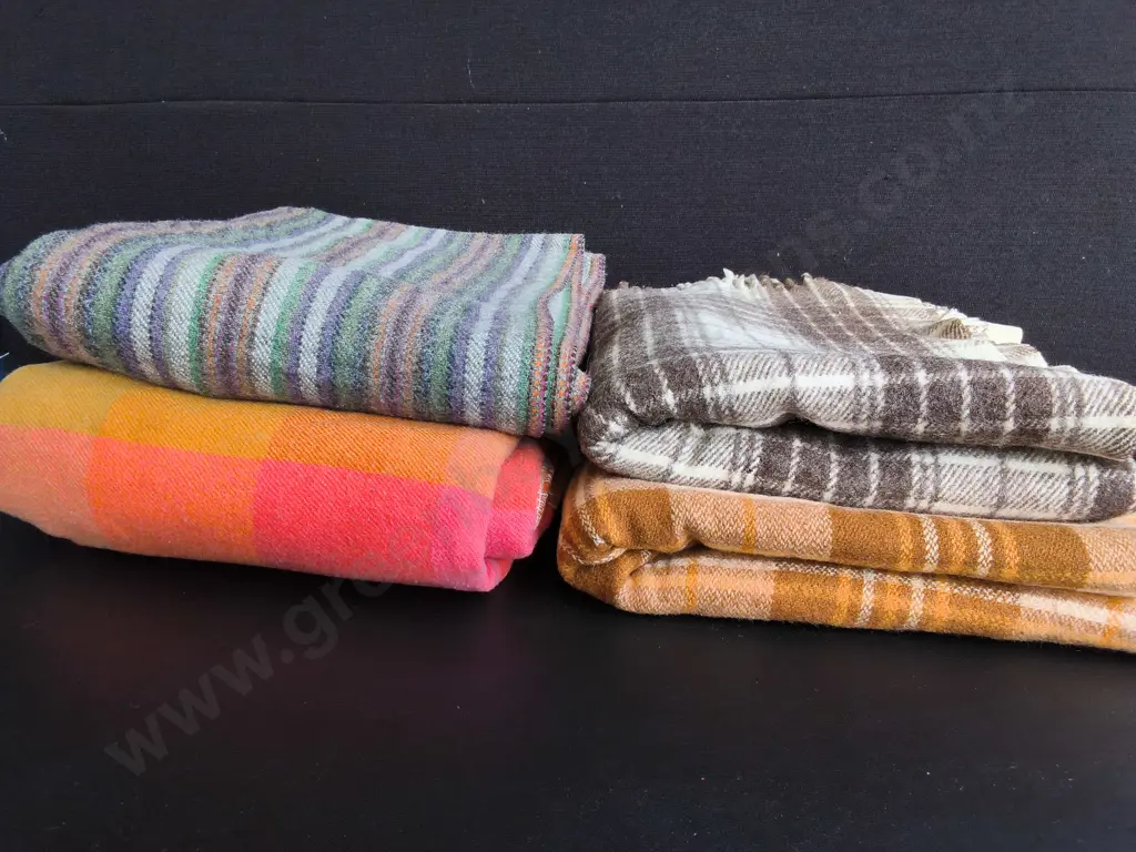 4 WOOLEN THROW BLANKETS Image 1++