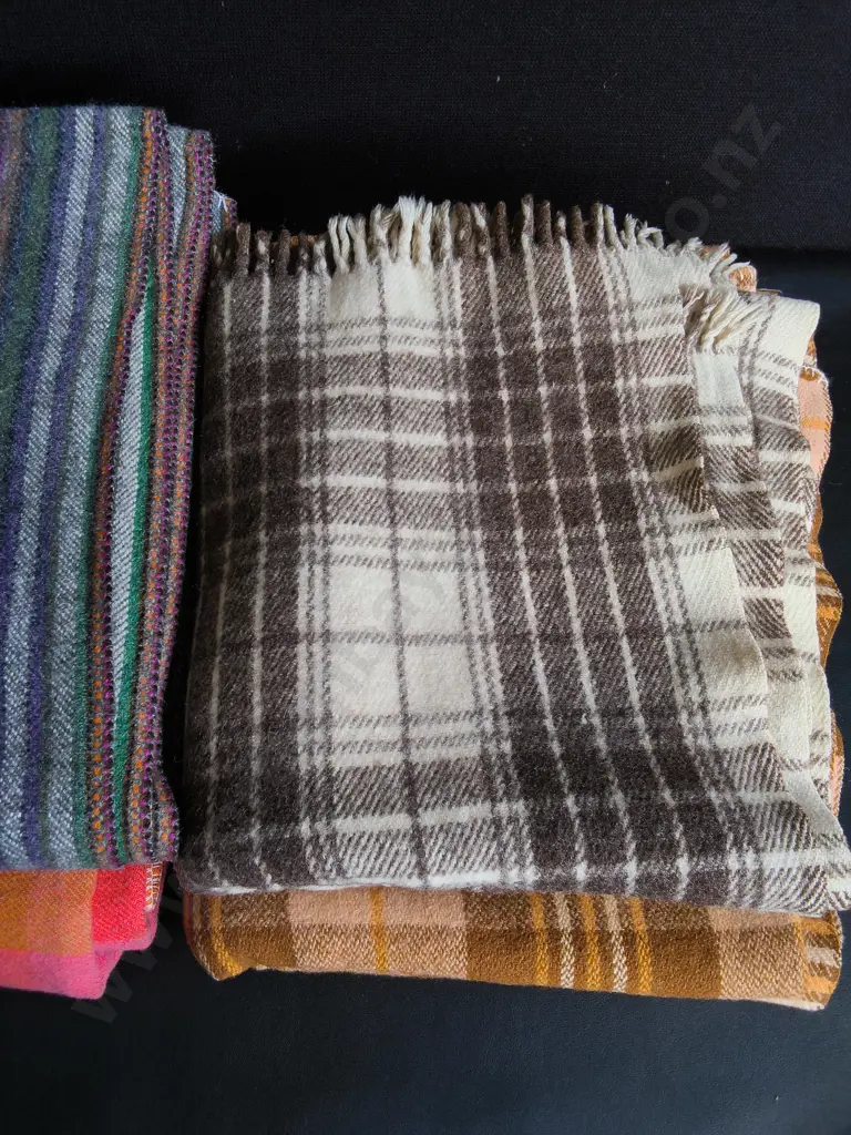 4 WOOLEN THROW BLANKETS Image 1++