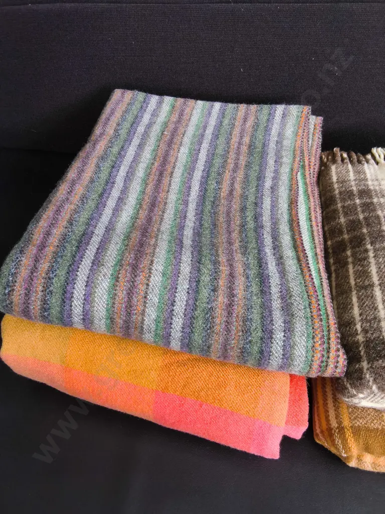 4 WOOLEN THROW BLANKETS Image 1++