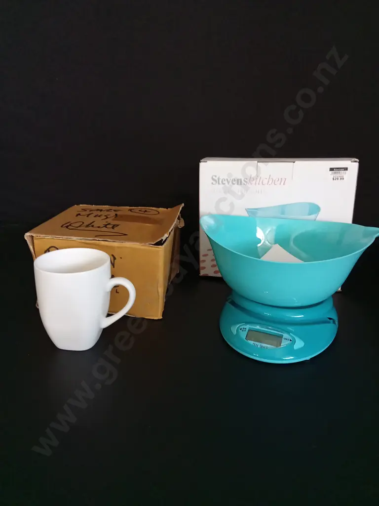 STEVENS KITCHEN SCALES AND SET OF 4 MUGS Image 1++