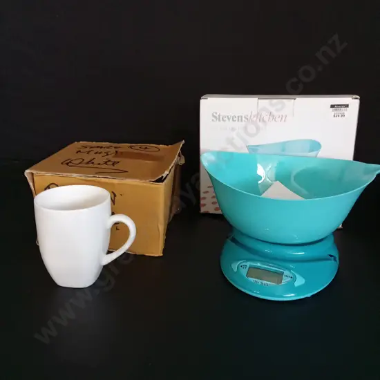 STEVENS KITCHEN SCALES AND SET OF 4 MUGS