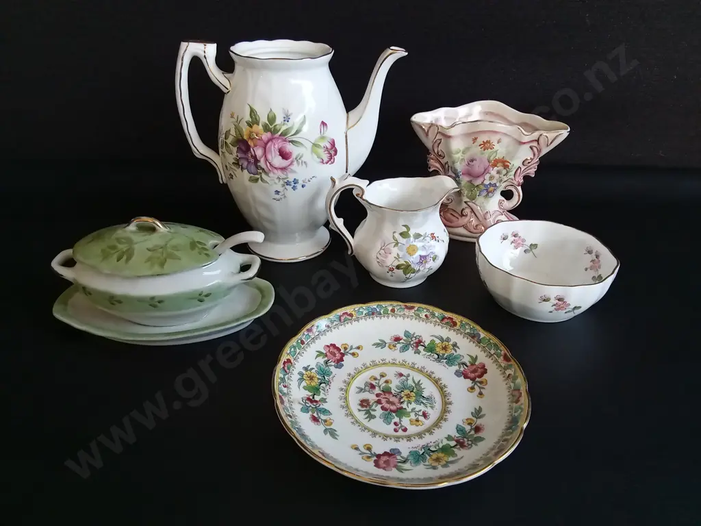 MIX OF 6 VINTAGE FINE BONE CHINA AND PORCELAIN TEAWARE/ DECORATIVE ITEMS, INCLUDING AYNSLEY, WEDGEWOOD, TALLEST H 16 CM Image 1++