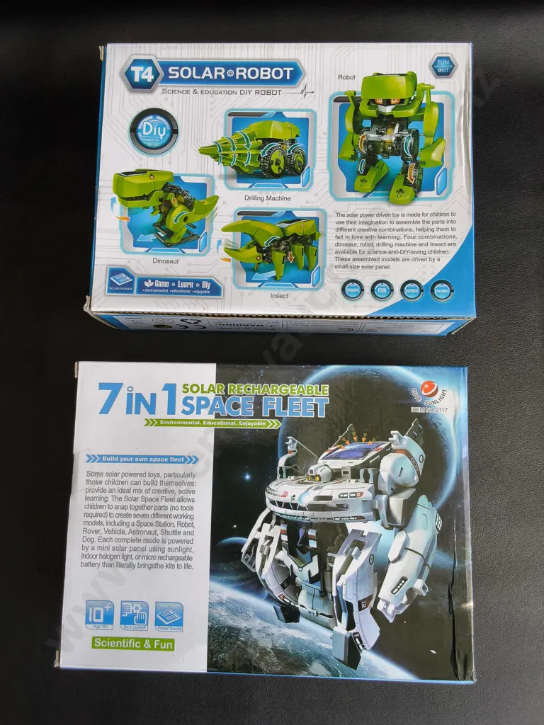 PAIR OF SOLAR POWER TOY KITS Image 1++