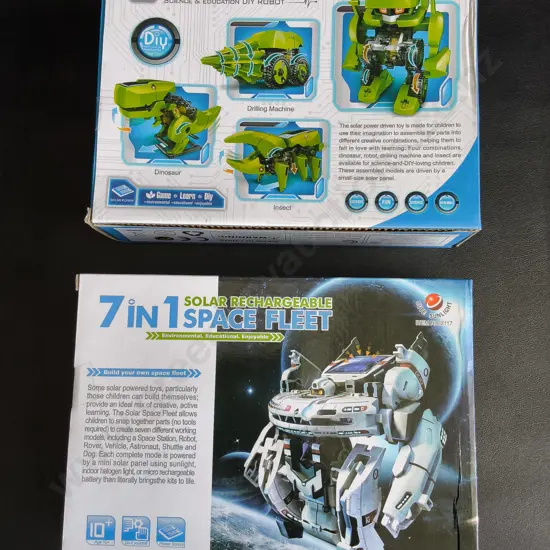 PAIR OF SOLAR POWER TOY KITS