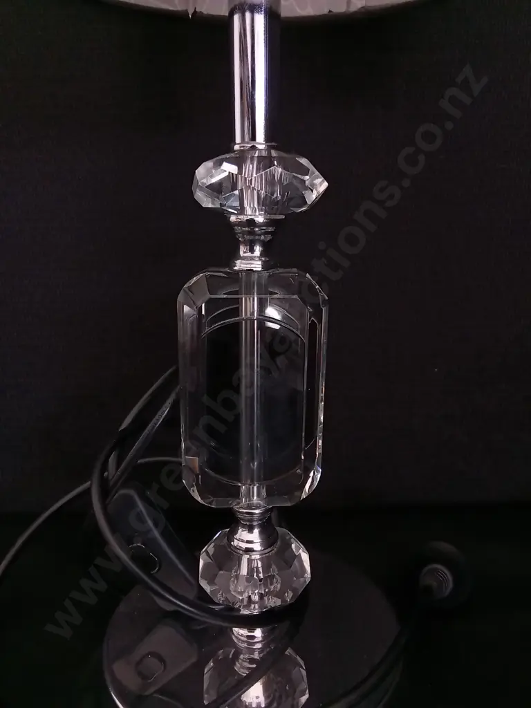 GLASS TABLE LAMP WITH SPARKLING LEAF PATTERN LAMP SHADE, HEIGHT 49CM Image 1++