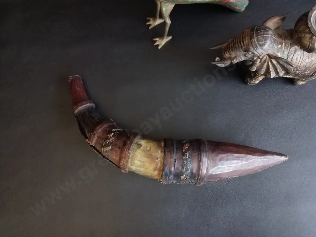 3 VINTAGE HANDCRAFTED INDIAN ITEMS, BRASS TOENED ELEPHANT, TIKRI WOODEN BIRD, LEATHER HORN, TALLEST H 29 CM Image 1++