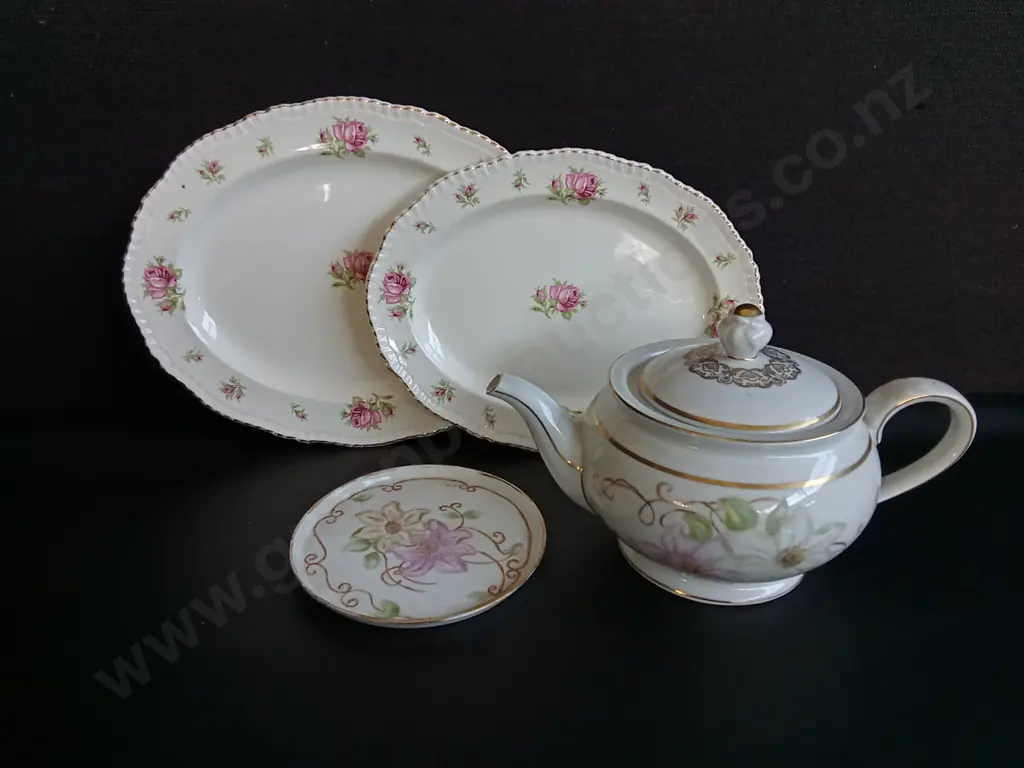 VINTAGE HIGH TEA SERVING ITEMS, 4 PIECES, JAEGER BAVARIA AND WOODS IVORY WARE PLATTERS, WIDEST W Image 1++