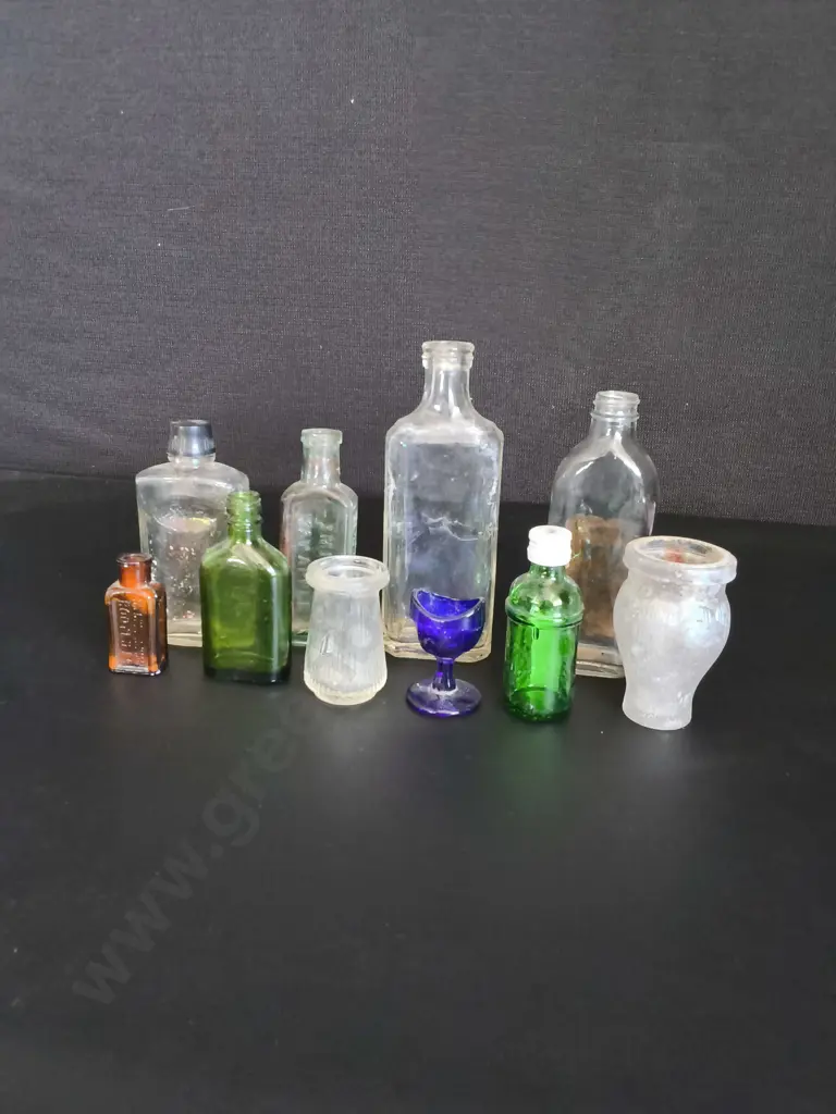 10 VINTAGE GLASS BOTTLES TALLEST H17CM Image 1++