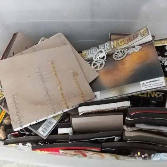 BOX OF VENDING MACHINE STOCK, MIX OF COSTUME JEWELLERY