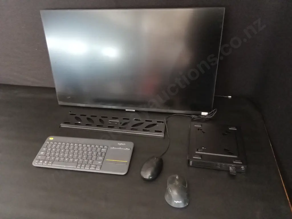 DESKTOP SETUP, INCLUDING LENOVO THINK CENTRE, AND SAMSUNG 32 INCH MONITOR/TV Image 1++