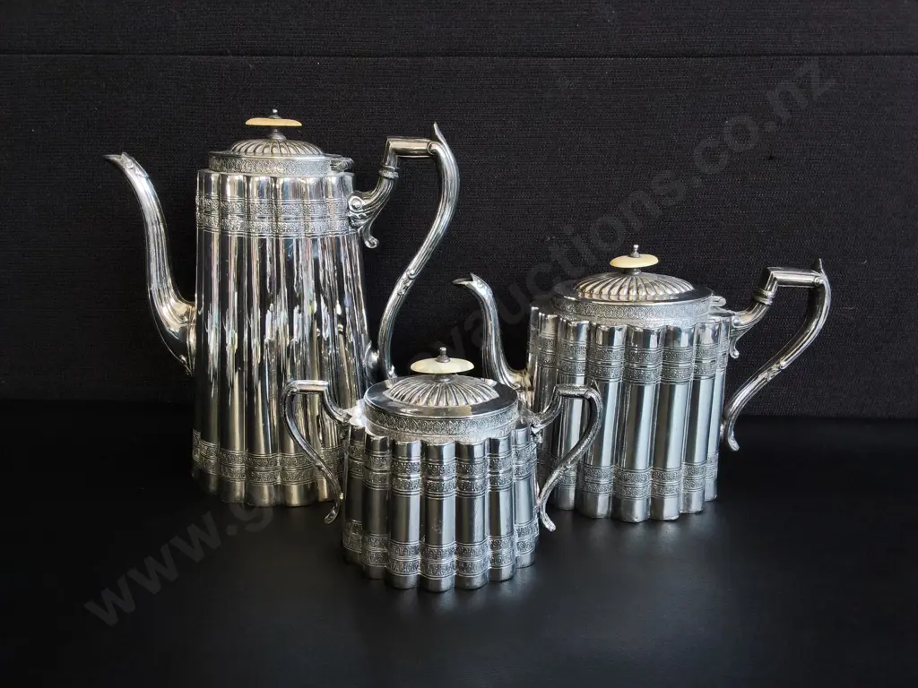 ANTIQUE SILVER PLATE TEA SERVICE SET BY PHILIP ASHBERRY & SONS, PATTERN 2674, 3 PIECES, TALLEST H 26 CM Image 1++