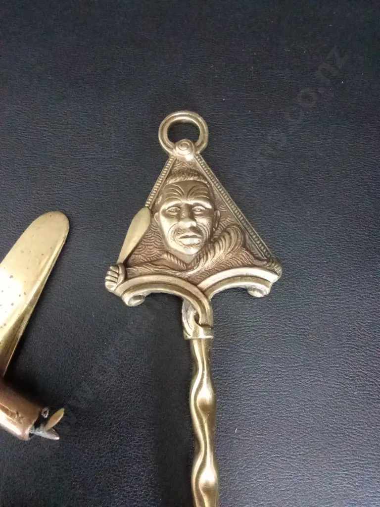 4 DECORATIVE BRASS ITEMS LONGEST L39CM Image 1++
