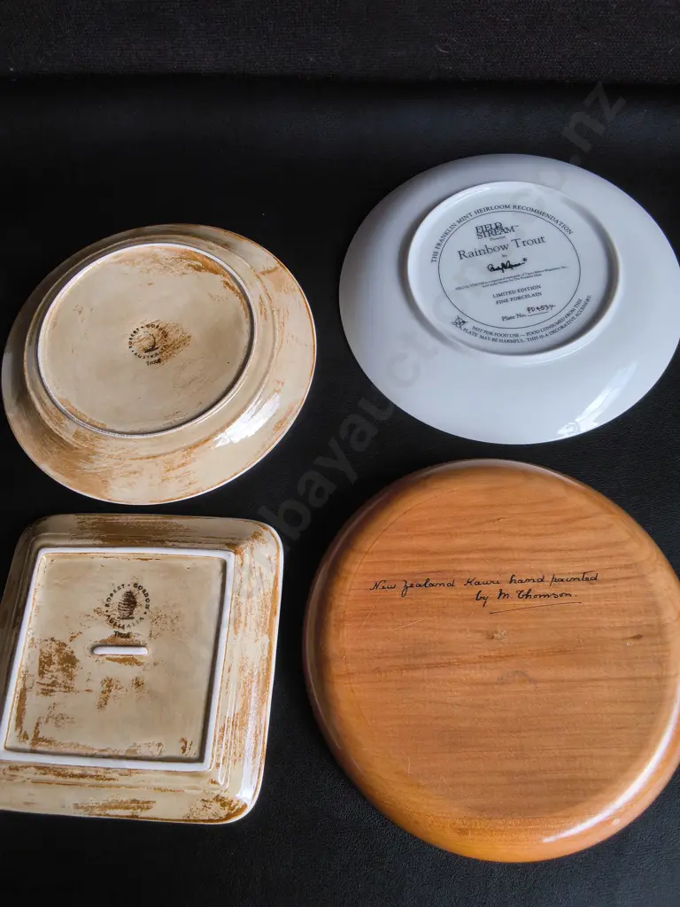 FISH AND BIRD DECORATIVE PLATES AND SET OF COASTERS, WIDEST DIA 20.5 CM Image 1++