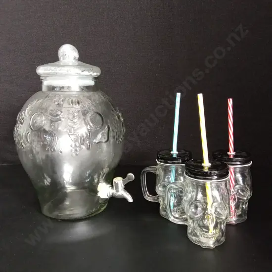 GLASS DRINK DISPENSER H35CM WITH 3 SKULL GLASSES H12CM