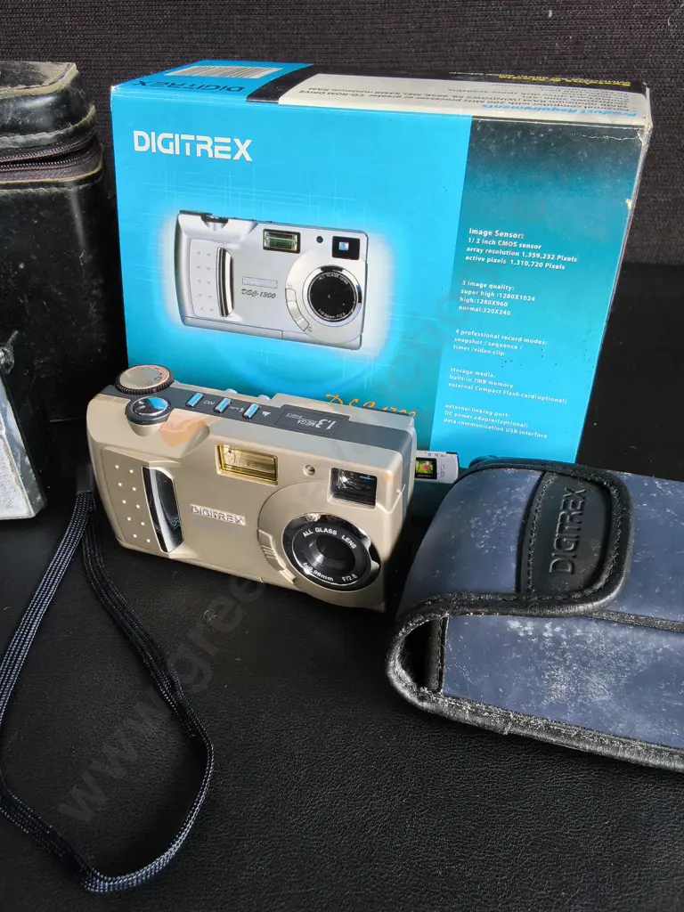 DIGITREX DIGITAL CAMERA WITH CASE, AND VINTAGE KODAK INSTAMATIC X-35 FILM CAMERA Image 1++