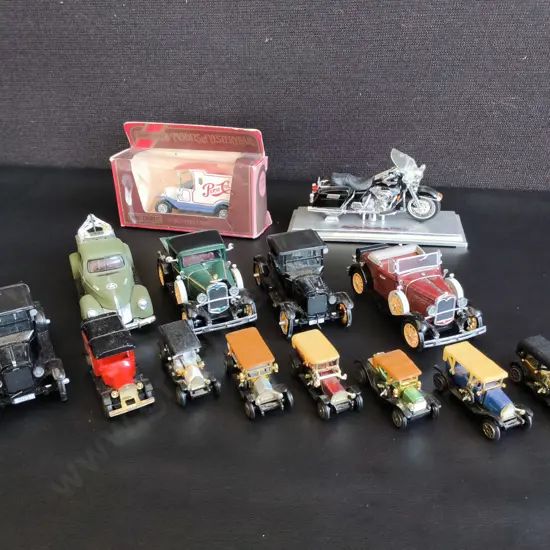 COLLECTION OF VINTAGE MODEL CARS, INCLUDING PACKAGED MATCHBOX MODELS OF YESTERYEAR 1912 MODEL T FORD, 14 PIECES