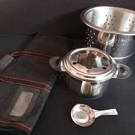 KNIFE CASE, STAINLESS STEEL STEAMING BASKET, AND STAINLESS STEEL FONDUE SET, TALLEST H 17.5 CM