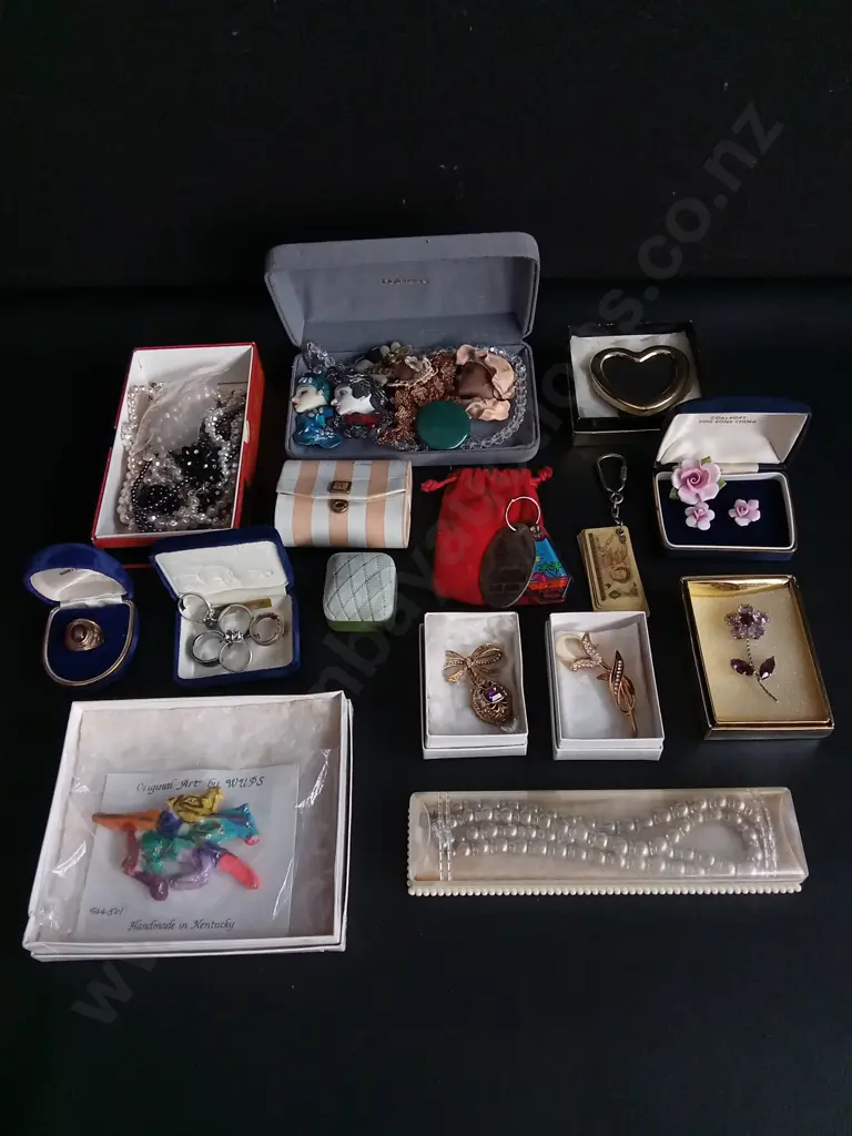 MIX OF JEWELLERY Image 1++