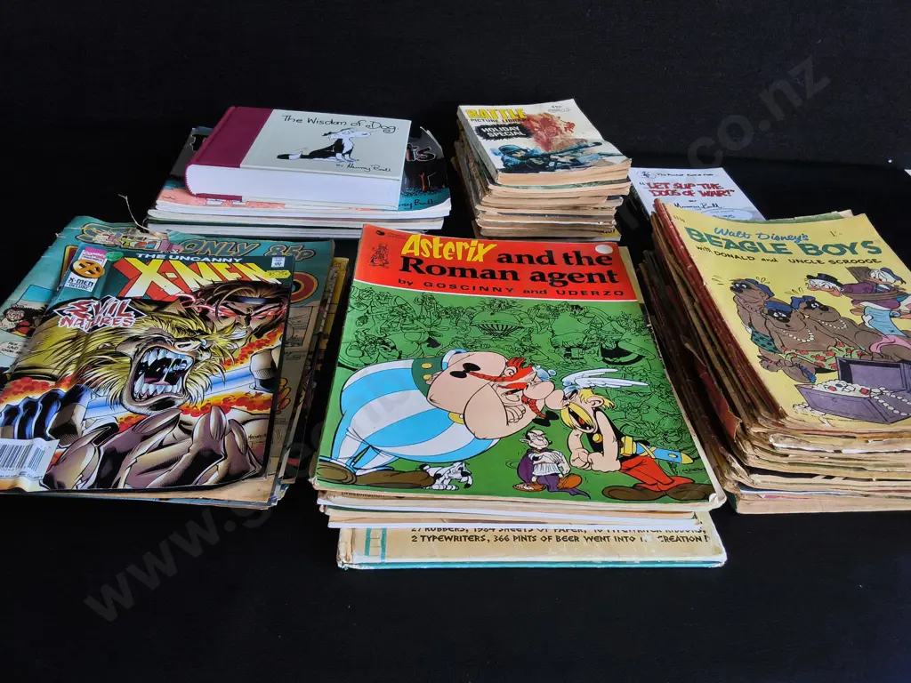 COLLECTION OF VINTAGE COMICS, INCLUDING BATTLE PICTURE LIBRARY, ASTERIX, DISNEY, ARCHIE COMICS, ETC Image 1++