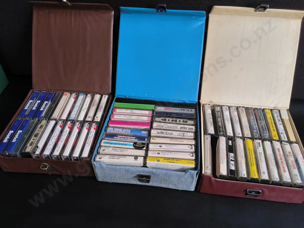 COLLECTION OF VHS TAPES Image 1++