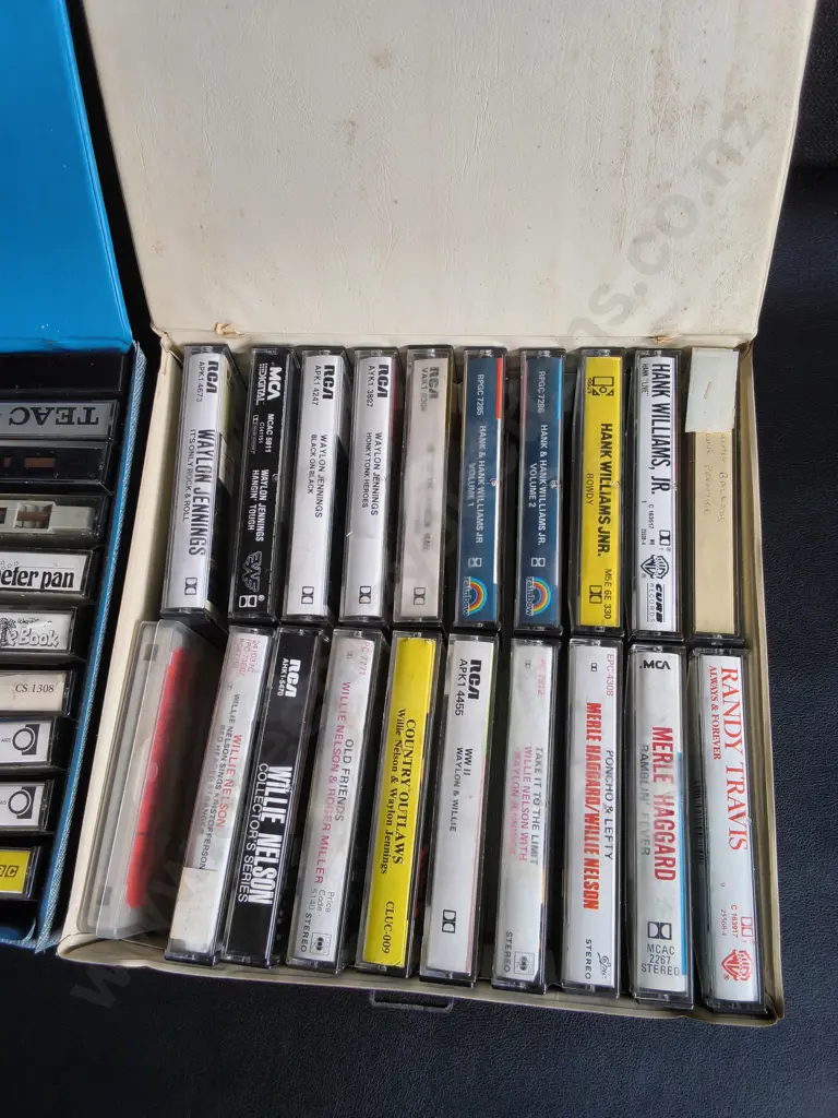 COLLECTION OF VHS TAPES Image 1++