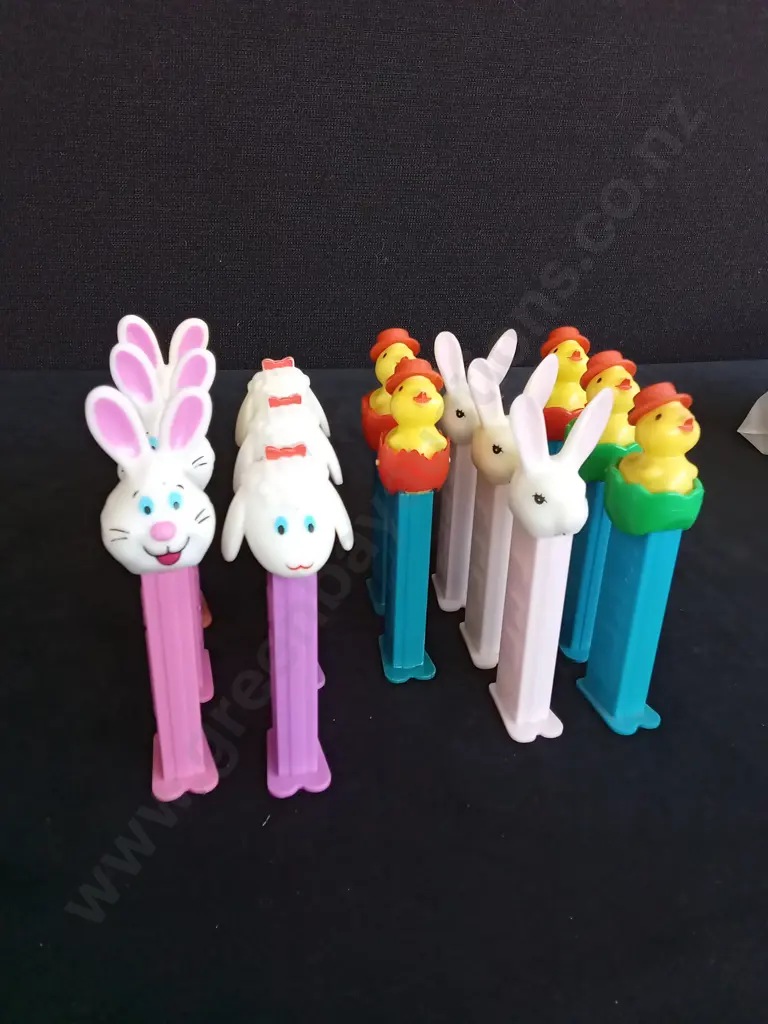 14 VINTAGE PEZ DISPENSERS Image 1++