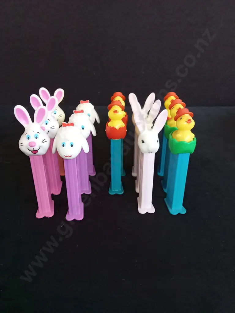 14 VINTAGE PEZ DISPENSERS Image 1++