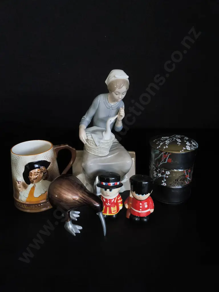 MIX OF DECORTIVE ITEMS Image 1++