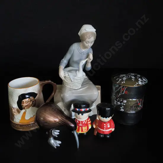 MIX OF DECORTIVE ITEMS