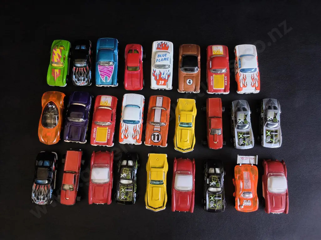 COLLECTION OF VINTAGE TOY CARS, MATCHBOX AND HOT WHEELS, 25 TOTAL Image 1++
