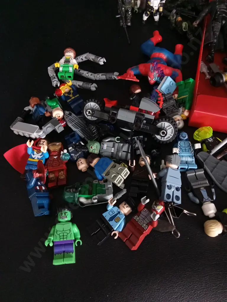 ASSORTED TOYS INCLUDING MARVEL LEGO AND VINTAGE WIZKIDS Image 1++