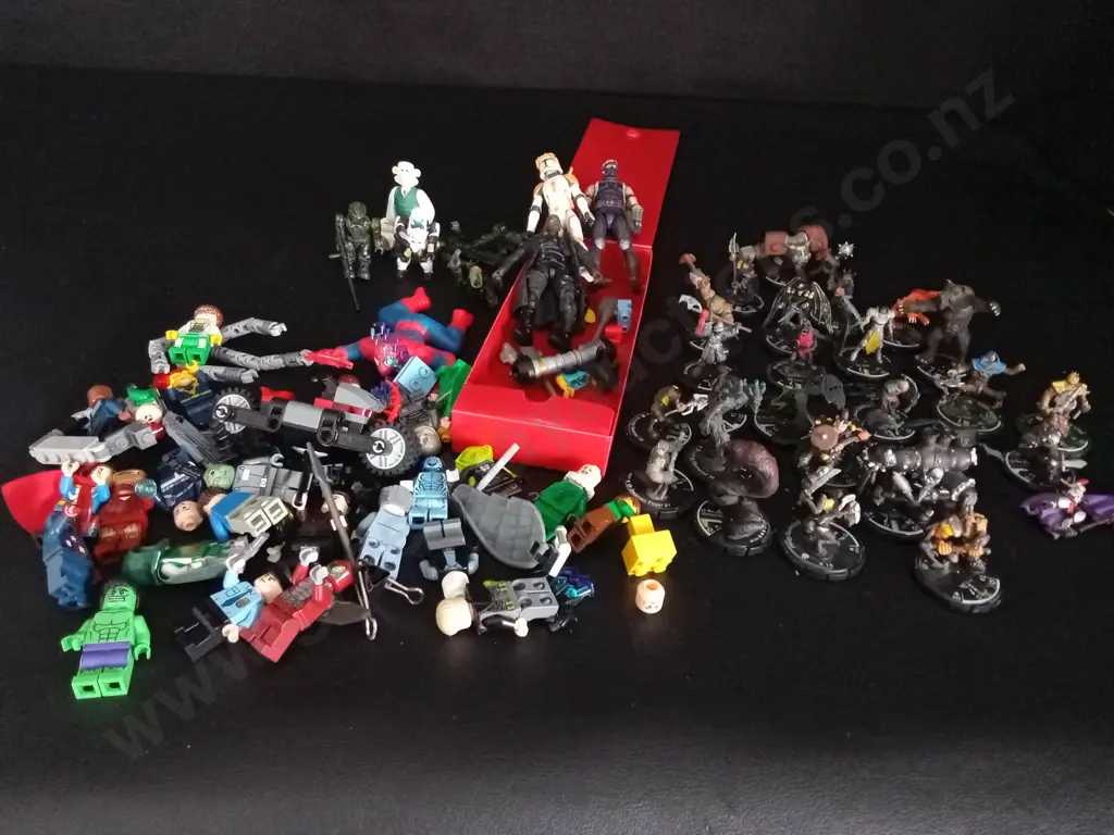 ASSORTED TOYS INCLUDING MARVEL LEGO AND VINTAGE WIZKIDS Image 1++