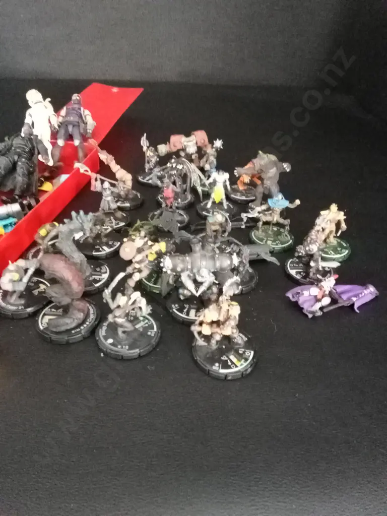 ASSORTED TOYS INCLUDING MARVEL LEGO AND VINTAGE WIZKIDS Image 1++