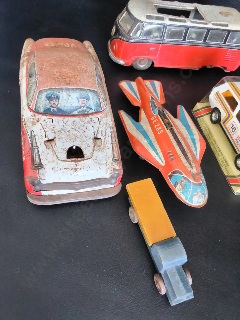 6 VINTAGE VEHICLES LONGEST 27CM Image 1++