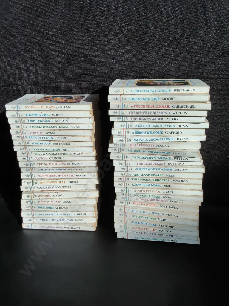 COLLECTION OF VINTAGE HARLEQUINN REGENCY ROMANCE NOVELS Image 1++