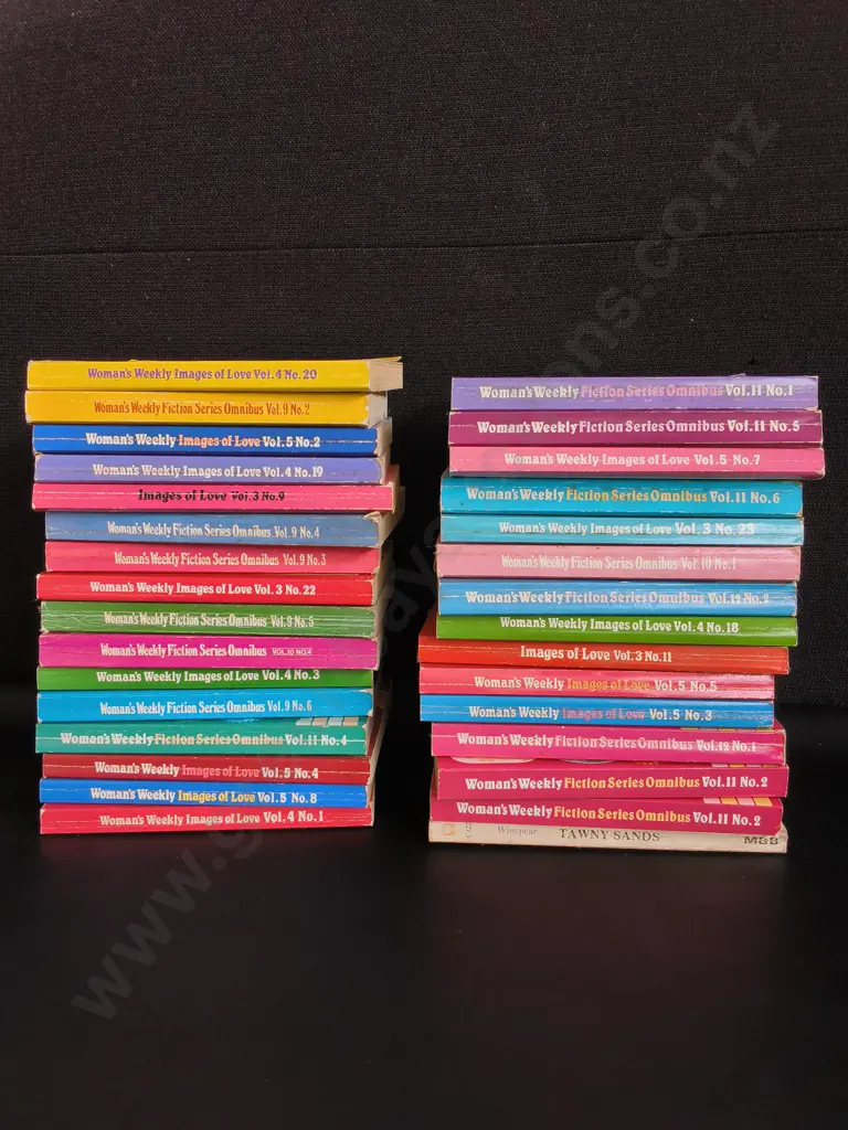 COLLECTION OF VINTAGE AUSTRALIAN WOMEN'S WEEKLY PAPERBACKS, ROMANCE NOVELLAS AND OMNIBUS COLLECTION Image 1++