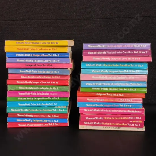 COLLECTION OF VINTAGE AUSTRALIAN WOMEN'S WEEKLY PAPERBACKS, ROMANCE NOVELLAS AND OMNIBUS COLLECTION