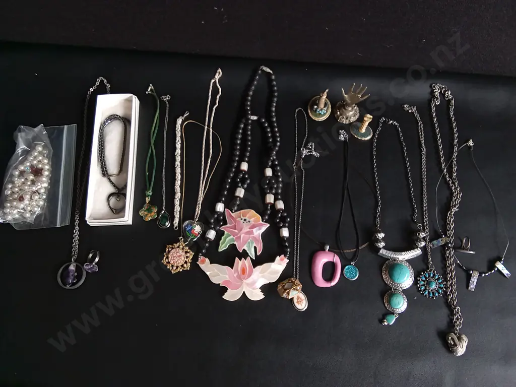MIX OF JEWELLERY Image 1++