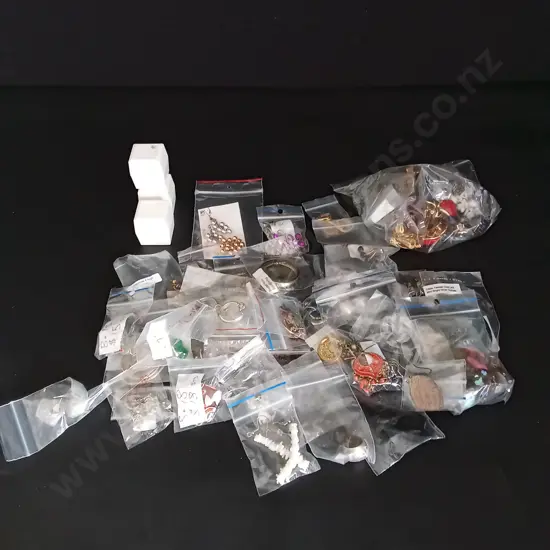 COLLECTION OF COSTUME JEWELLERY