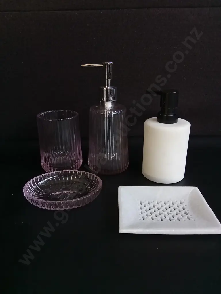 5 PIECES BATHROOM ACCESSORIES, TALLEST H 20 CM Image 1++