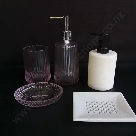 5 PIECES BATHROOM ACCESSORIES, TALLEST H 20 CM
