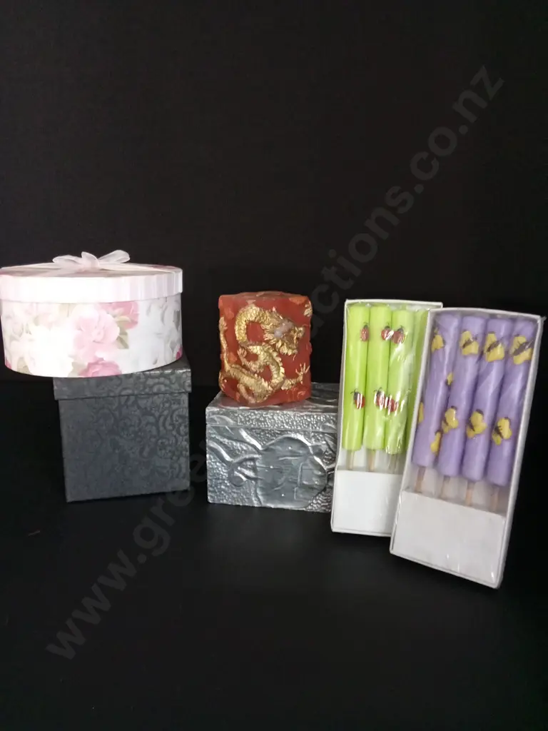 GIFT BOXES AND CANDLES Image 1++