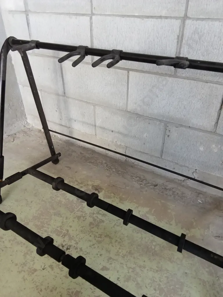 GUITAR STAND H65CM L97CM Image 1++