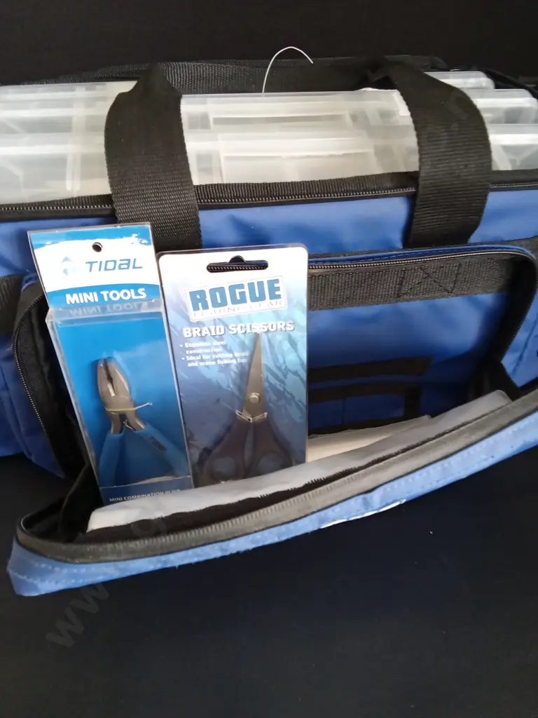 ROGUE FISHING GEAR BAG AND CONTAINERS Image 1++