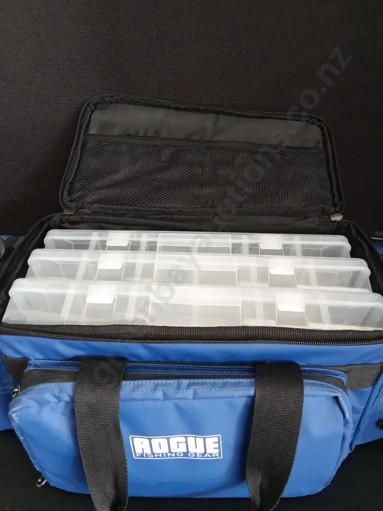 ROGUE FISHING GEAR BAG AND CONTAINERS Image 1++